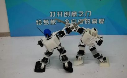 创客访谈：哈尔滨工程大学李鹏飞的机器人之路