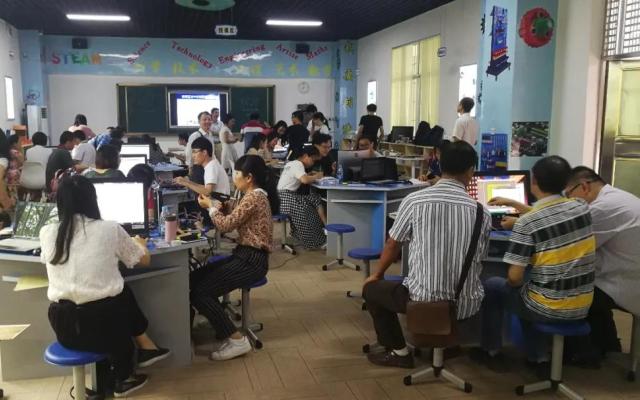 广东省佛山市高明区2019年创客教育培训活动在高明实验学校举行